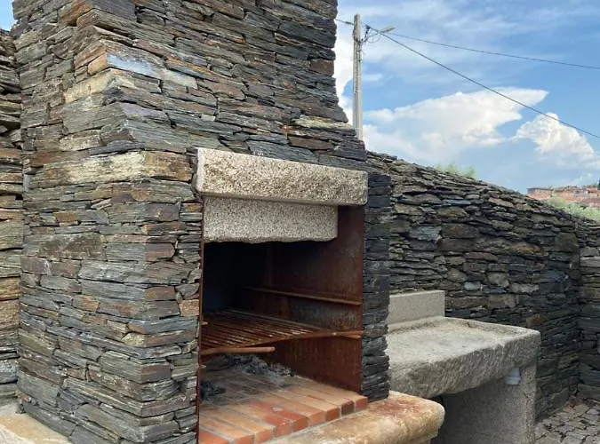 Casa D'os Casaroes Tatil Evi